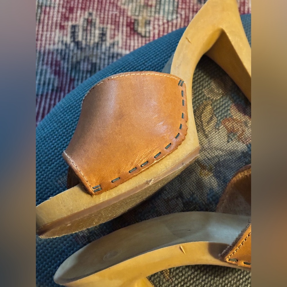 Vintage 1970’s Heeled Clogs Sandals Wood and Leather - Picture 3 of 8